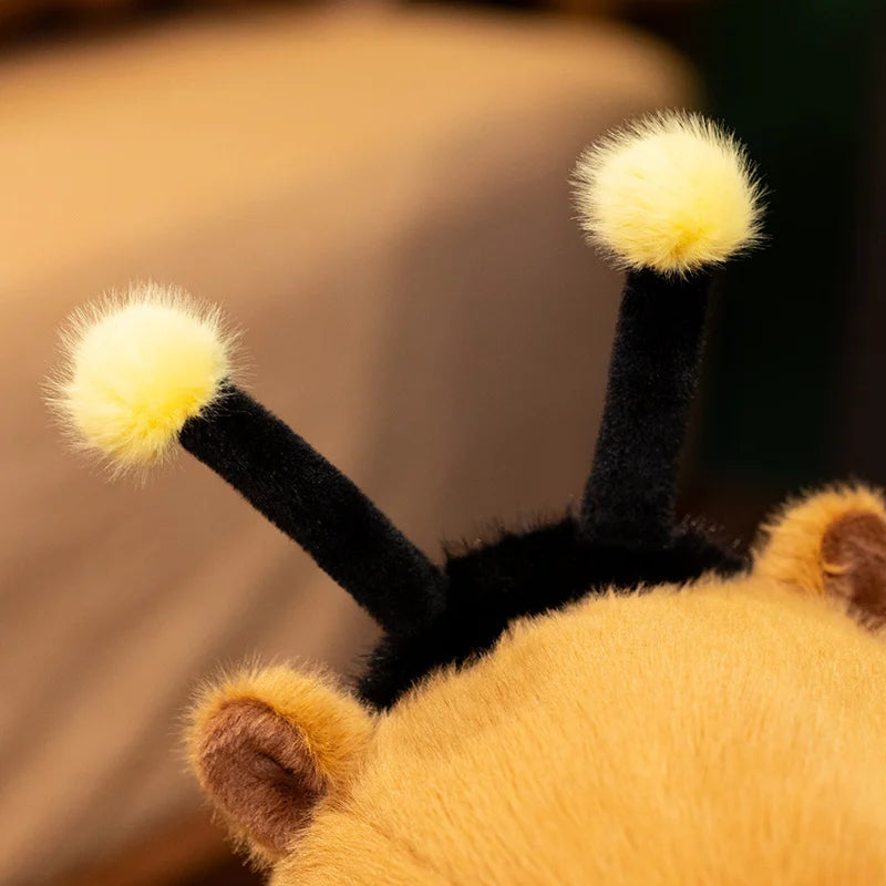 Bee Capybara Plush Toy – Cute Kawaii Stuffed Animal Doll (23/33cm)